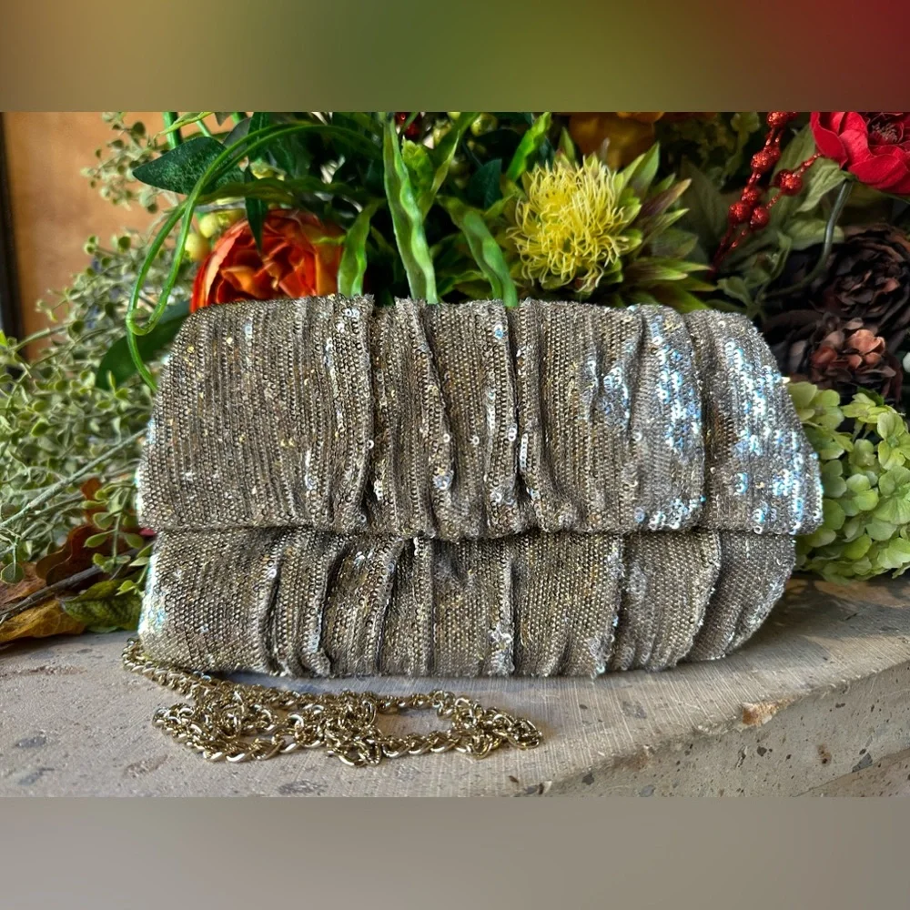 Beautiful Red Valentino Sequin Crossbody/ Clutch - Picture 1 of 7
